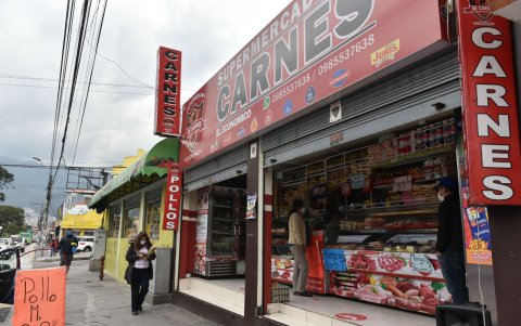Los propietarios de un local de venta de carne han sido afectados por arranches de productos.