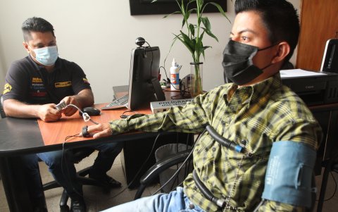 Polígrafo. Antes de firmar contrato se solicita el servicio del polígrafo.