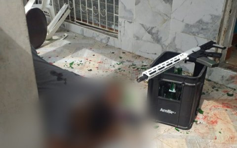 Los delincuentes abandonaron el arma en su escape de la escena.