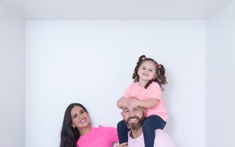 María Verónica junto a su esposo David y su hija Marina.