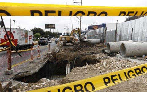 Se han abierto los orificios para poner los tubos para el desfogue de las aguas lluvias y servidas.
