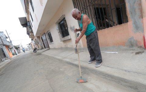 Habitante. Tulio León tiene 102 años y es uno de los moradores de la parroquia Febres Cordero que pide atención.