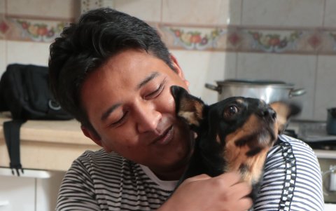 Galo Aguiño a diario sale a trotar con su mascota Yansá y hasta lo acompaña en la entrevista con EXPRESO.