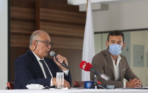 Jorge Delgado, presidente del COE, y el ministro Sebastián Palacios hablaron previo al evento principal.