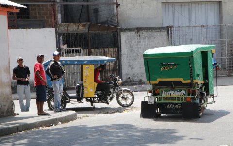 Situación. Casi en todos los sitios donde ruedan las tricimotos formales también están los informales.