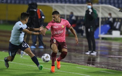 Universidad Católica venció 2-0 a Barcelona en la primera fase de la LigaPro.