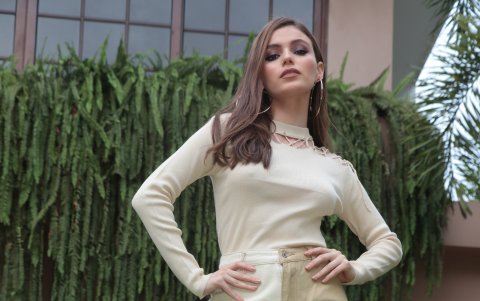 Los diseños bicolor deben combinarse con una blusa o camiseta llana