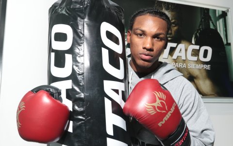 El boxeador Carlos Mina se encontraba en el mejor momento de su carrera cuando fue detenido en los Estados Unidos.