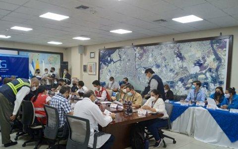 Desde la Sala de Crisis las autoridades monitoreaban el desarrollo del evento en las calles de la ciudad.