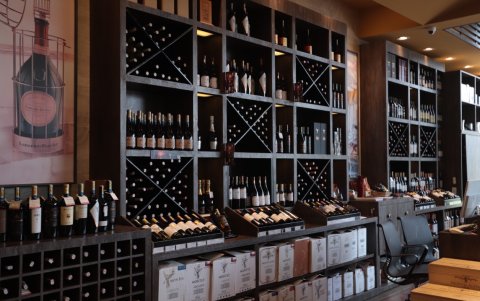 Gabinetes de vino en Terruá Wine Lounge