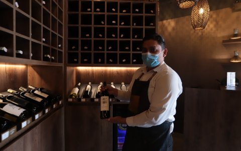 Algunos ejemplares de los vinos con premios nacionales e internacionales de Bodega Dos Hemisferios.