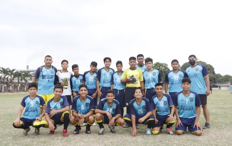 La Escuela de Fútbol de Milagro (Esfutmil), uno de los equipos animadores del torneo que se juega en dicha ciudad.