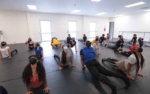 Los estiramientos en la danza sirven para ampliar el rango de movimiento