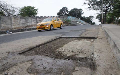 Problema. Los daños en la calzada se observan en las arterias principales, incluso en las que se realizaron trabajos.