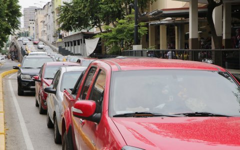 Bahía. El movimiento de carros es imposible a ratos en la zona. Para salir de un embotellamiento se requieren más de 35 minutos.