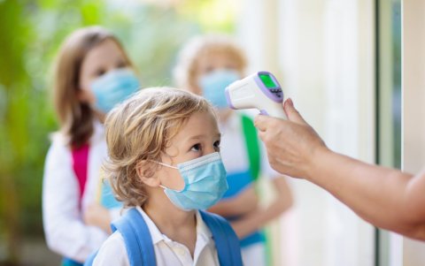 El uso de las mascarillas así como el lavado de manos sigue siendo una prioridad.