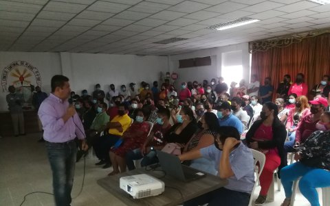 Capacitación. Atención al cliente es uno de los temas que se abordan en el taller.