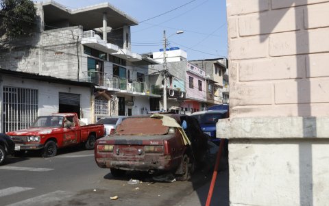 Ese es el vehículo que sirve de guardia a consumidores e indigentes.