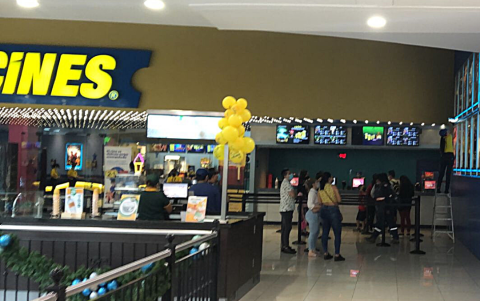 Supercines San Marino reportó bajas filas luego del mediodía.