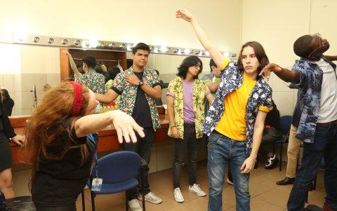 Camerino. Los jóvenes realizan ejercicios de relajamiento.