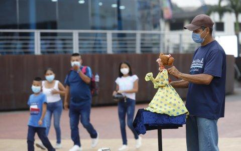 Su show es para todo público porque, explica, los títeres no discriminan a nadie