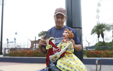 Miguel y Rocío Durcal son dos de los personajes de este titiritero a quienes algunos confunden con Don Ramón, por su cierto parecido físico.