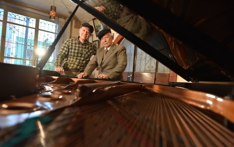 En compañía de su hijo Daniel.