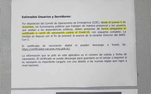 Las dependencias gubernamentales, como la Superintendencia de Compañías, han colocado avisos al público con la exigencia del carnet de vacunación.