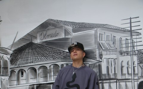 Andy Rivera posa para la cámara de EXPRESIONES.