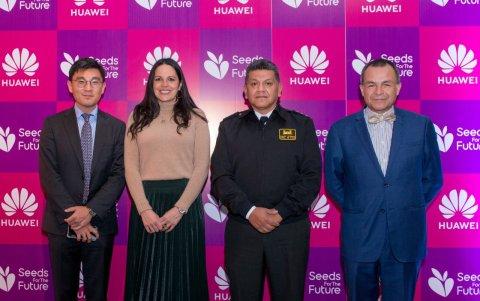 Autoridades e invitados en la inauguración del programa ‘Seeds for the Future’.