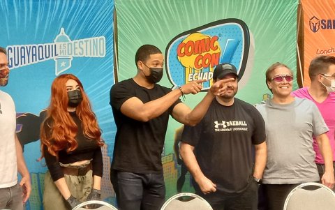 Ray Fisher en la rueda de prensa, llevada a cabo hoy en la ciudad.