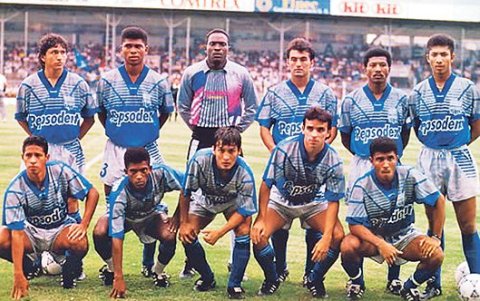 El Bam Bam marcó el gol del título 1993 ante el Green Crooss en Manta, de tiro libre.
