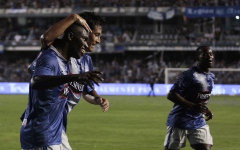 'Superman' (i) a más de la figura del 2013 fue el máximo goleador de la Copa Sudamericana. Desde entonces su carrera despegó a nivel internacional.