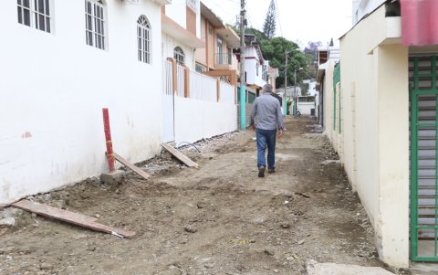 Arreglo. También exigen que se pavimente en la brevedad posible la calle peatonal Los Mangos, en la manzana C y Quinta peatonal.