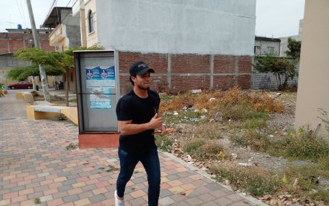 Los solares de la ciudadela Centro Agrícola son utilizados para depositar basura.