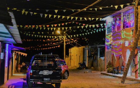 La calle. Ha empezado  la decoración esta semana.