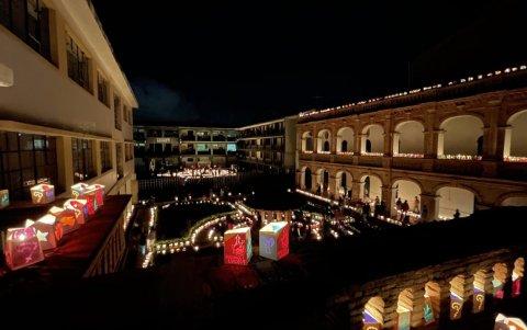 Así lució la Plazoleta de Santo Domingo con la iluminación de algo más de 6 mil faroles.