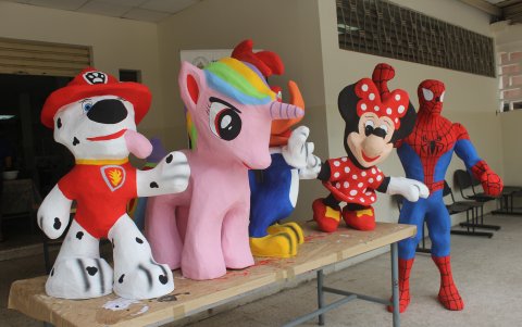 Modelos. Personajes animados y de series sobresalen entre los monigotes.