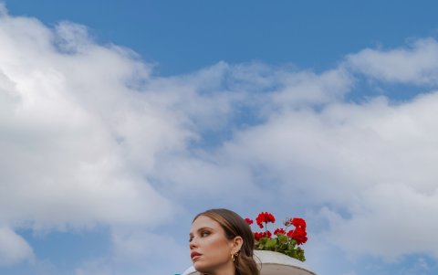 Dani G. Schulz desde el balcón de Casa Gangotena en Quito.