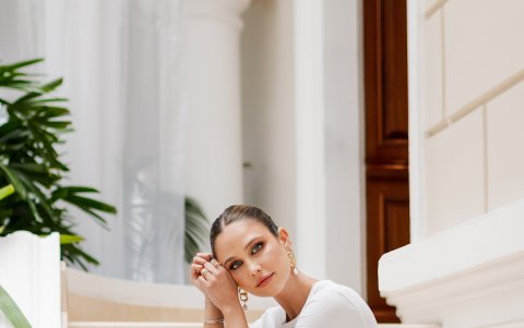 Dani es una de las defensoras de los básicos. Invertir en una buena prenda de este estilo facilita la creación de estupendos outfits.