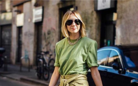 Look con distintos tonos de verde