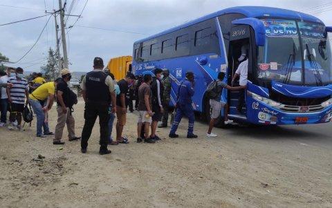 Desde las estaciones o paradas de buses, las unidades ya van con la máxima capacidad de pasajeros, lo que es aprovechado por los delincuentes.