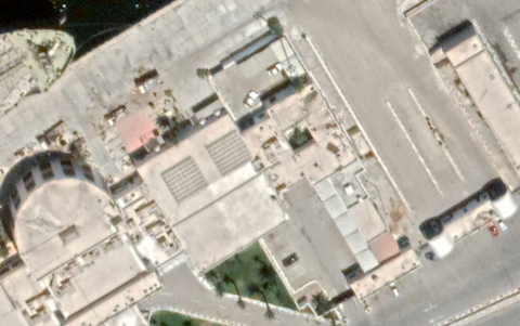 Fotograma del sitio de la milicia de Al-Nawasi donde Ian Urbina y su equipo estuvieron detenidos. Imagen satelital del sitio el 22 de mayo de 2021, el día antes de que el equipo fuera detenido.