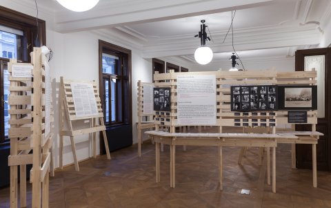 La exposición reconstruye la historia de la fuga de los miembros de la Asociación Psicoanalista Vienesa.