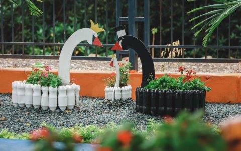 En la mayoría de los parques se utilizaron materiales reciclables para los adornos.