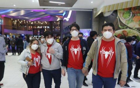 Familias enteras llegaron al estreno.