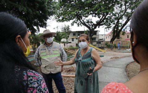 Vecinos y autoridades se reunieron para buscar solución