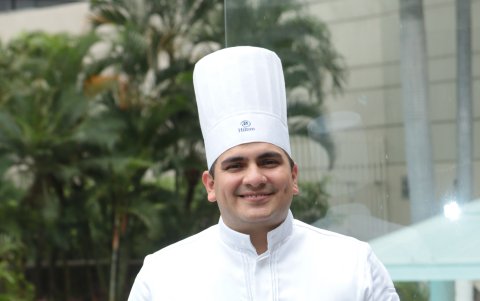 El chef afirma que un buen cocinero se destaca más por su actitud que por su aptitud.