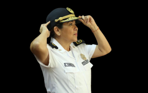 La comandante de los Vigilantes alistándose para salir a uno de los operativos que ejecuta la CTE en las calles y carreteras.