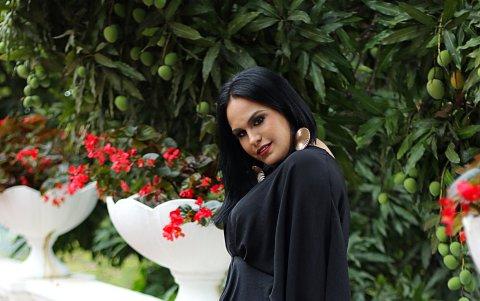 No le interesan los chismes de cocinera.